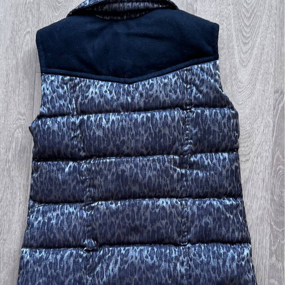 Juicy Couture NWOT XS Sleeveless Jacket Black & Gray Zipper W/ Gold Zippers - Picture 5 of 11